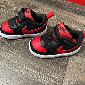 Toddler boy size 5 Nike